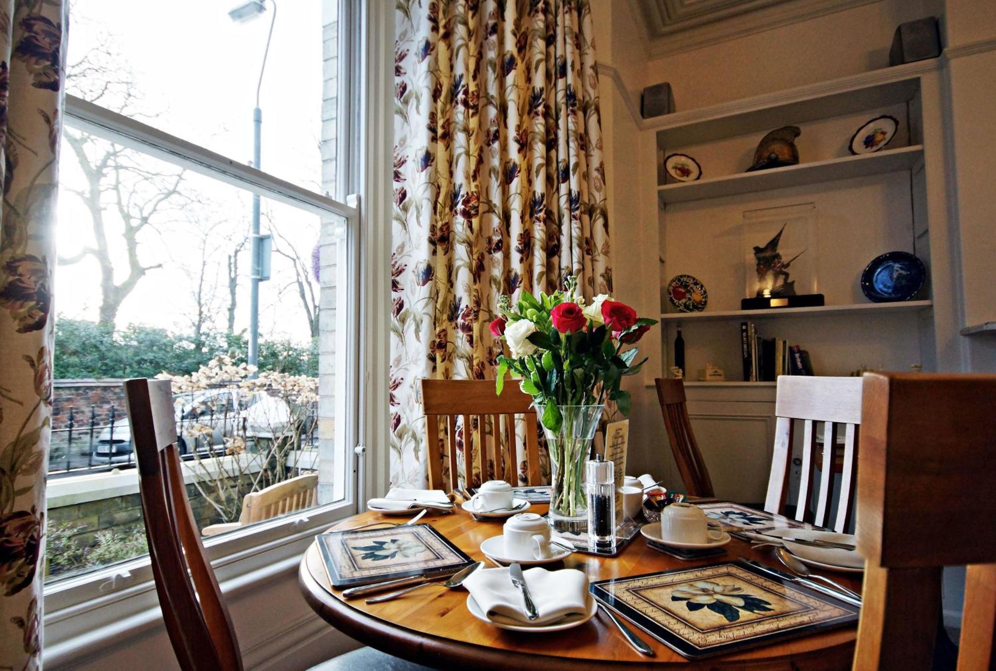 Bronte Guest House York Bagian luar foto