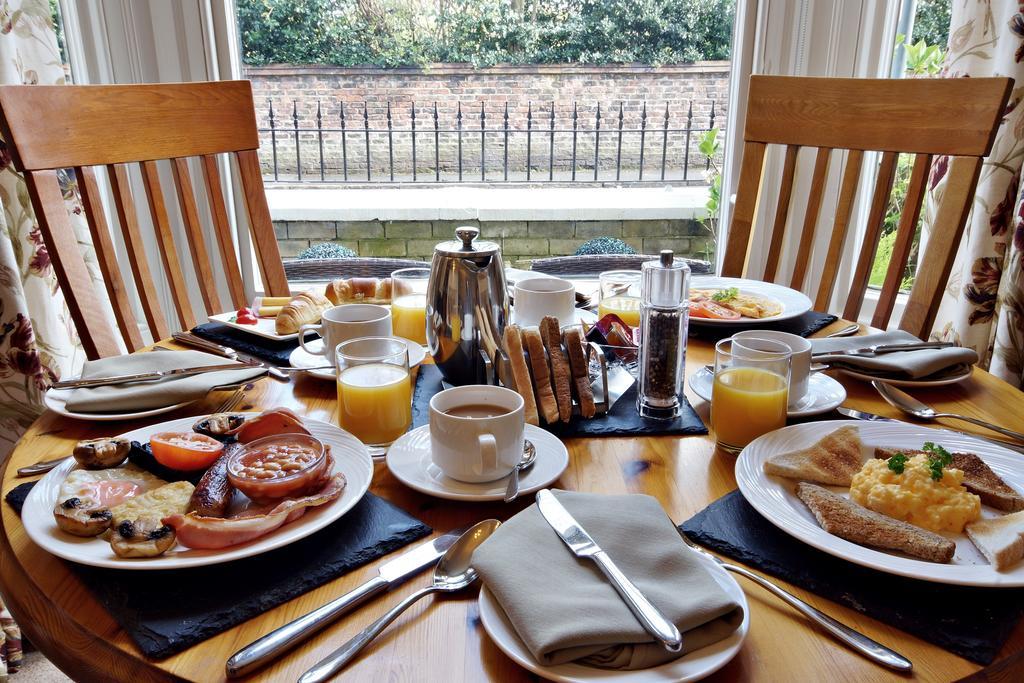 Bronte Guest House York Bagian luar foto