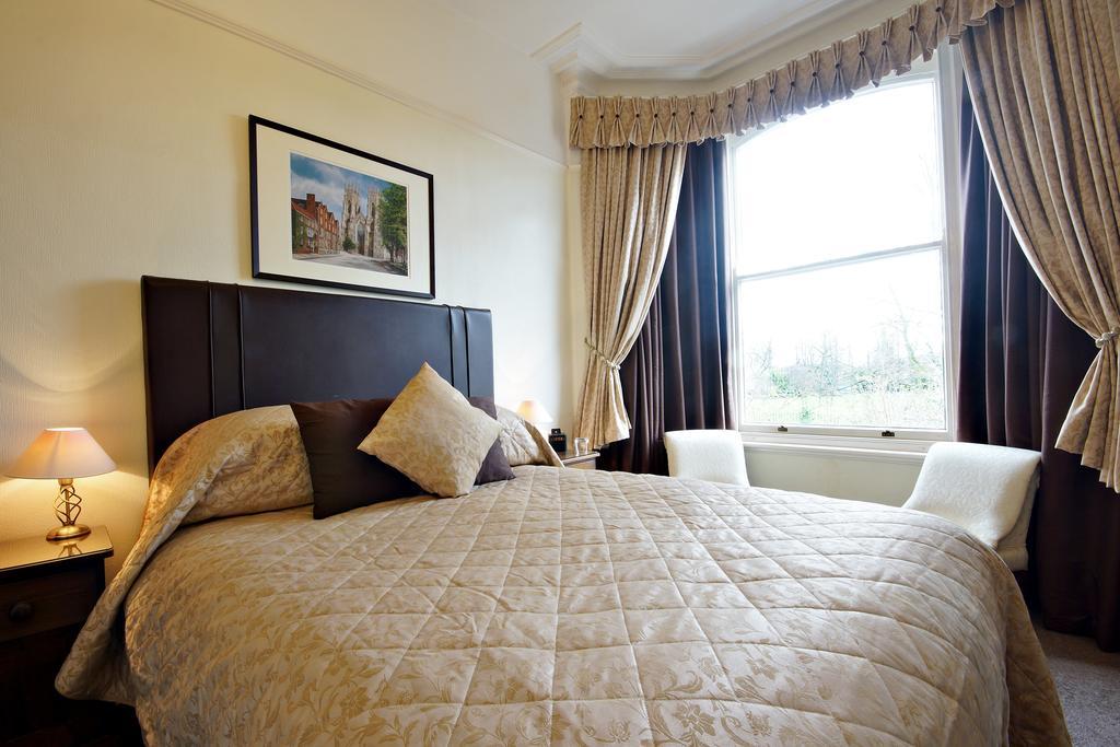 Bronte Guest House York Bagian luar foto