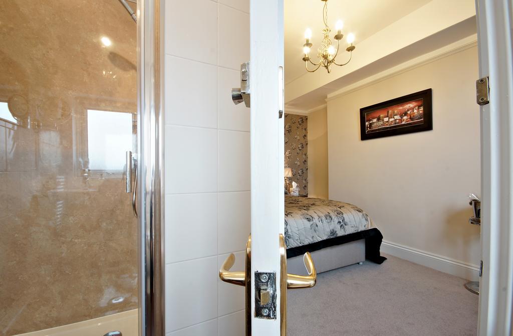 Bronte Guest House York Bagian luar foto