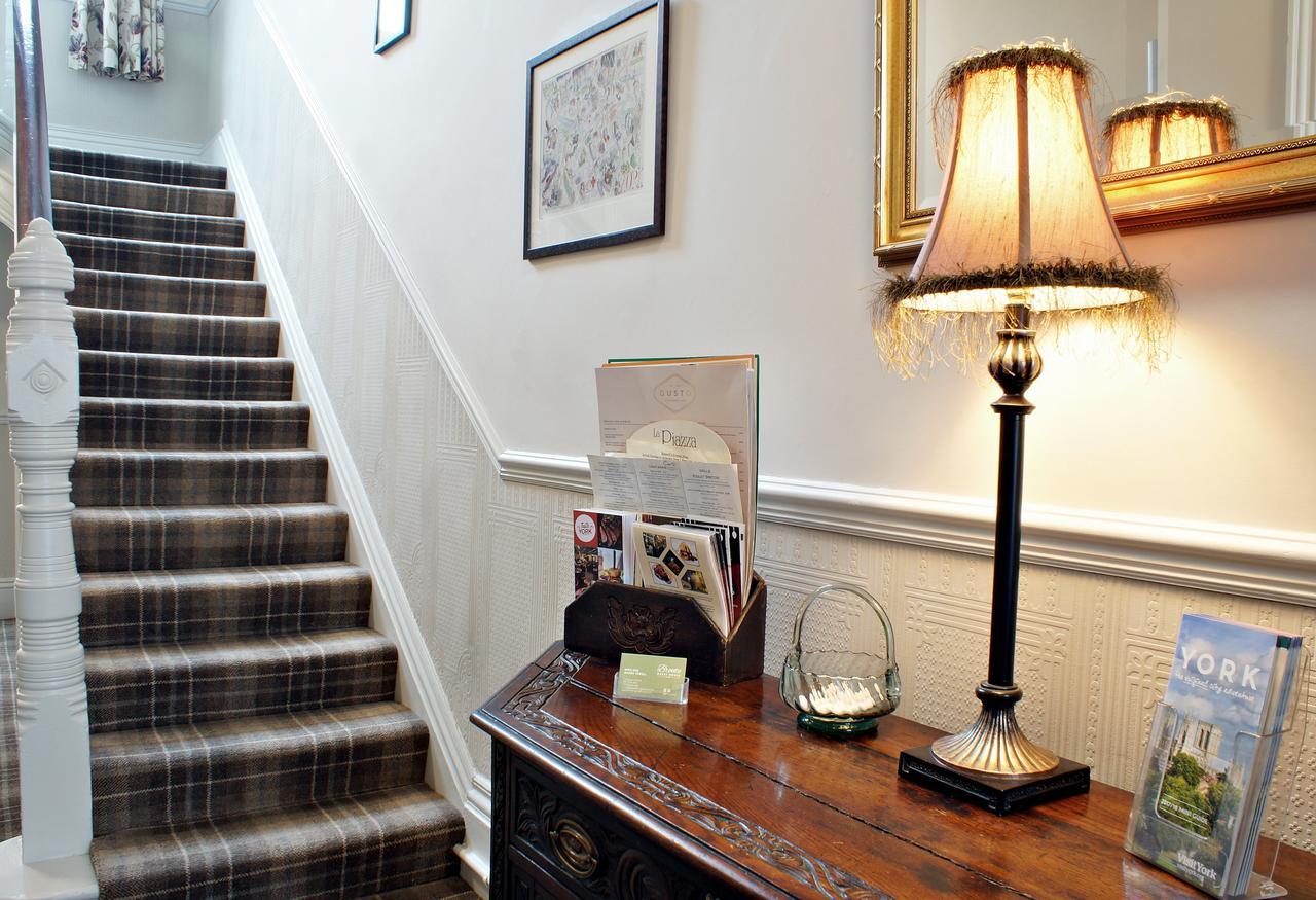 Bronte Guest House York Bagian luar foto